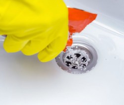 vệ sinh nút chặn bồn rửa mặt